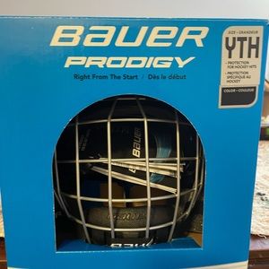 Ice hockey youth helmet, néw in box / with tags